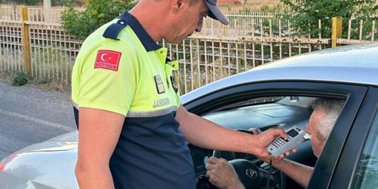 İzmir'de 2 bin 744 kişiye ceza