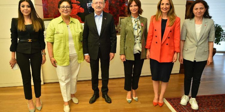 Kılıçdaroğlu'ndan kadın aday çağrısı: Seçilebilir yerlerden aday gösterilmesi gerekiyor