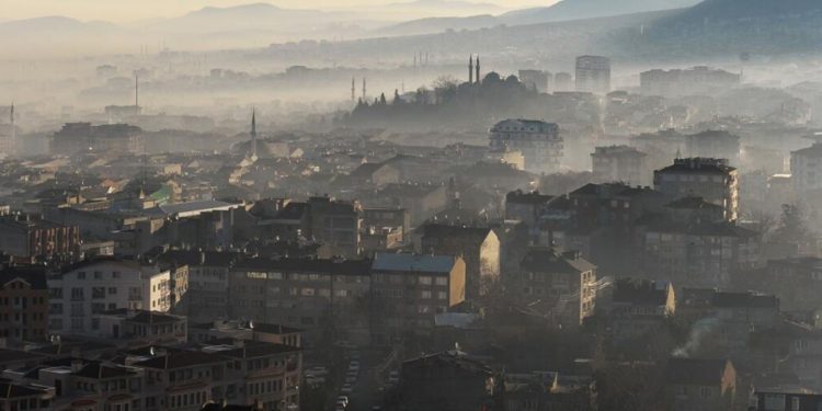 Kirli hava ömrü ‘2 yıldan fazla’ kısaltabiliyor; Türkiye normalin 4,5 katı kirli hava soluyor