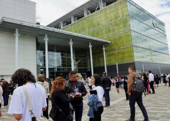 Kolombiya'da 6,3 büyüklüğünde deprem panik yarattı: Pencereden atlayan bir kişi öldü