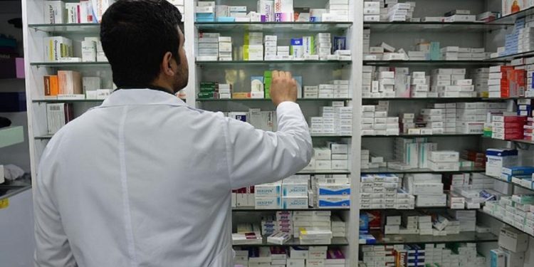 Kur yükselişi eczaneleri de vurdu: Hayati öneme sahip ilaçlar piyasada bulunamıyor