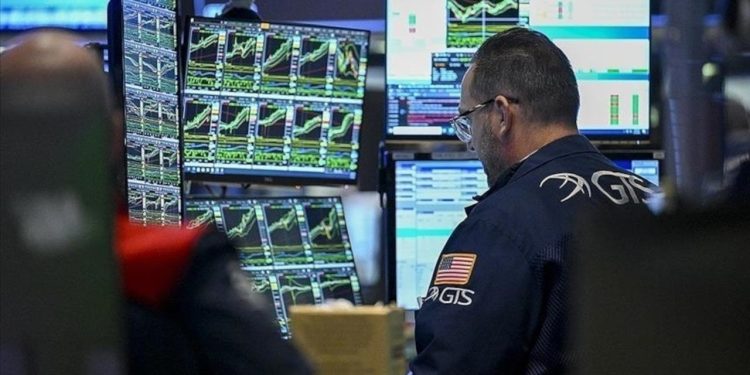 Küresel piyasalarda Fitch etkisi: ABD'nin kredi notunu düşürdü