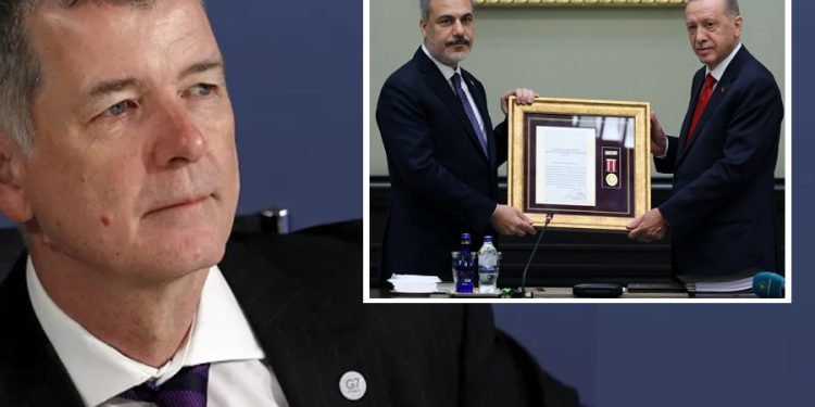 MI6 Başkanı Moore, Hakan Fidan’ı tebrik etti: ‘Fazlasıyla hak ettin’