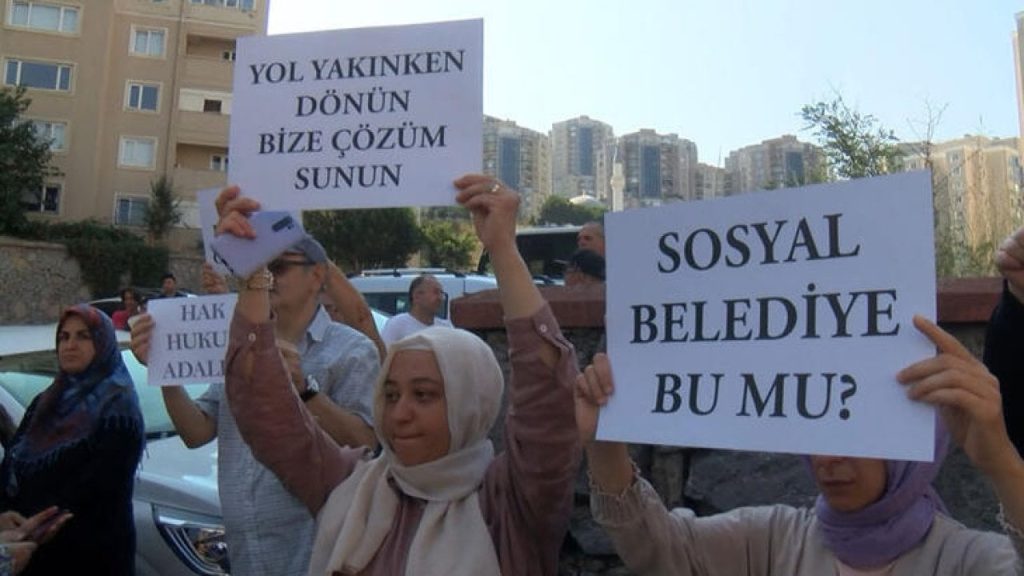 Maltepe'de 'depreme dayanıksız' sitenin sakinlerinden protesto