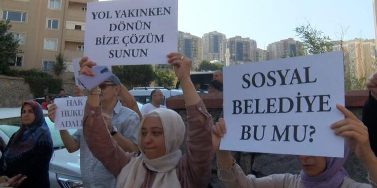 Maltepe'de 'depreme dayanıksız' sitenin sakinlerinden protesto