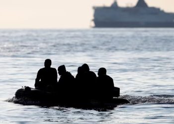 Manş Denizi'nde göçmen teknesi battı: Altı kişi öldü, 50'den fazla göçmen kurtarıldı