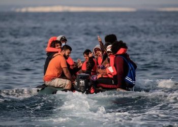Manş Denizi’ni geçmeye çalışan göçmen teknesi alabora oldu: En az 6 kişi öldü, 50 kişi kurtarıldı