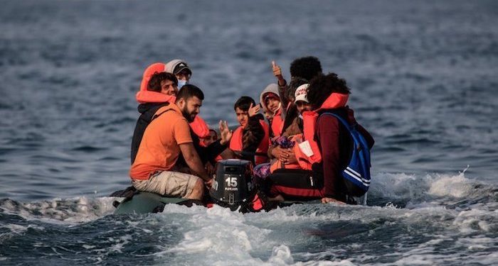 Manş Denizi’ni geçmeye çalışan göçmen teknesi alabora oldu: En az 6 kişi öldü, 50 kişi kurtarıldı