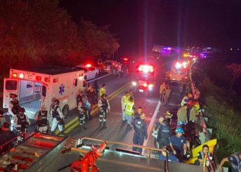 Meksika'da otobüs şarampole yuvarlandı: 15 kişi öldü