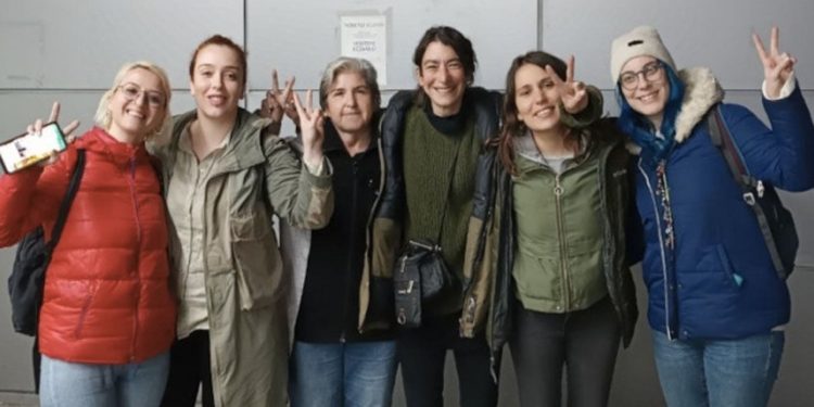 Meslektaşlarının tutuklanmasını protesto eden gazetecilere dava