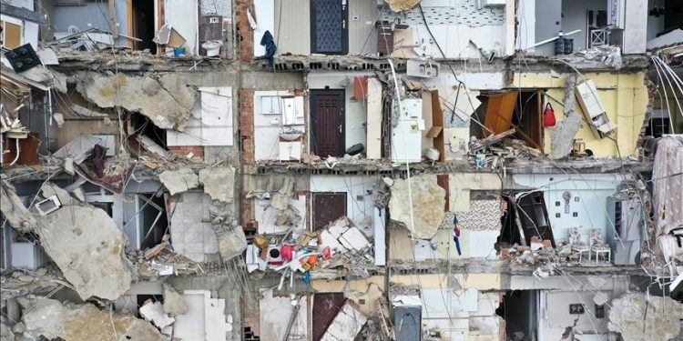 ”Milyonlarca depremzede muhtaç durumda”