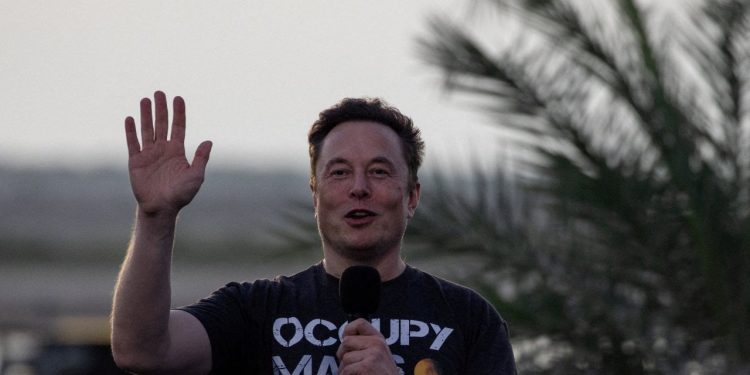 Musk'tan yasal destek vaadi: Gönderileriniz yüzünden işyeriyle sorun çıkarsa masraflar bizden