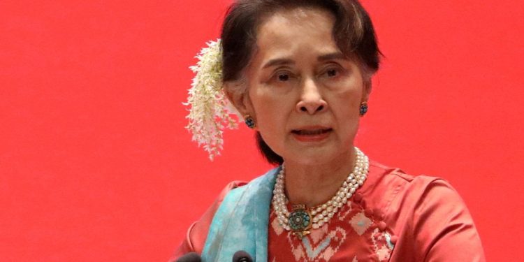 Myanmar cuntasından devrik lider Suu Çi'ye kısmi af