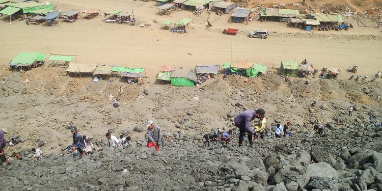 Myanmar'daki yeşim madeninde heyelan: Göle sürüklenen 36 işçiden haber yok