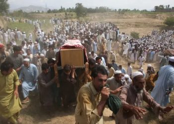 Pakistan’da 56 kişinin öldüğü kanlı saldırıyı IŞİD üstlendi