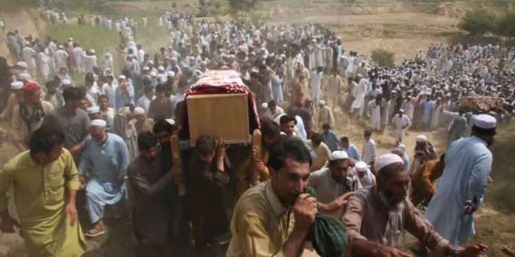 Pakistan’da 56 kişinin öldüğü kanlı saldırıyı IŞİD üstlendi