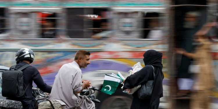 Pakistan'da geçici başbakan belirlendi