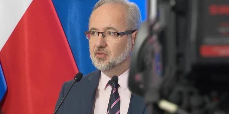 Polonya'da Sağlık Bakanı istifa etti: Kendisini eleştiren doktorun kişisel bilgilerini paylaşmıştı