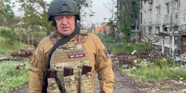 Putin'e baş kaldırmıştı; Wagner lideri Prigojin'in yolcu listesinde olduğu özel uçak düştü