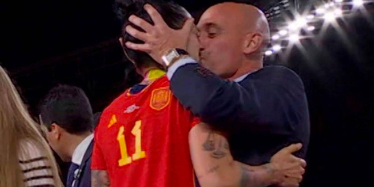 Rubiales'in 'öpüşme karşılıklıydı' ifadesine karşı kadın milli takım oyuncularından boykot kararı