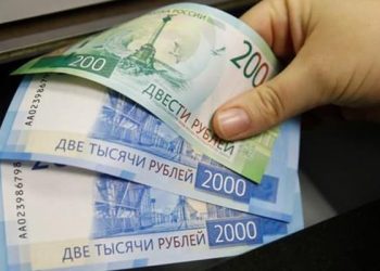 Ruble dolar karşısında bir yılda eridi