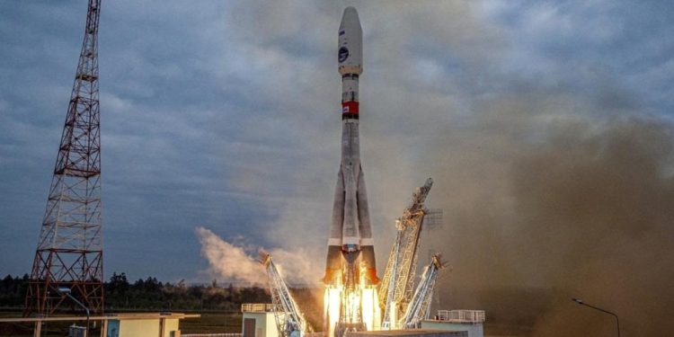 Rusya 47 yıl sonra ilk defa Ay’a uzay aracı gönderdi: Su kaynağı arayacak