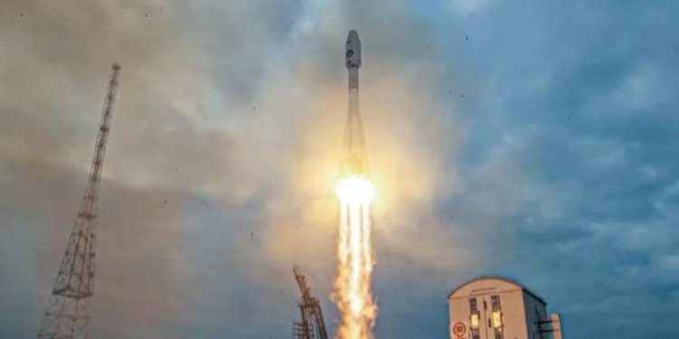 Rusya'nın uzay aracı kontrolden çıkıp Ay'a çakıldı