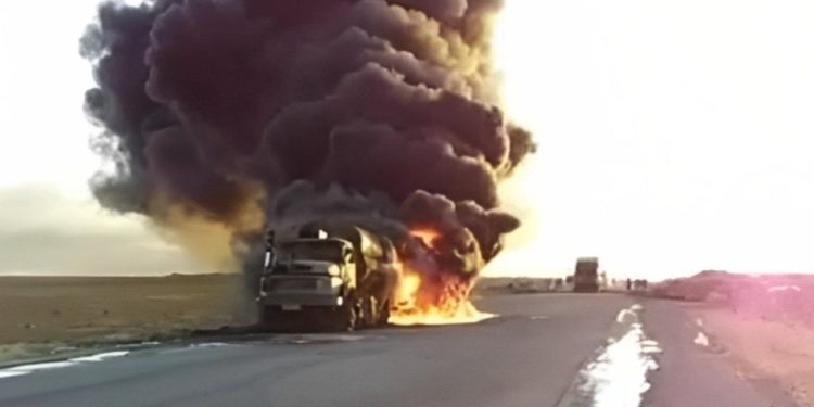 SOHR: IŞİD Suriye'de petrol tankeri konvoyuna saldırdı, beşi asker yedi kişi öldü