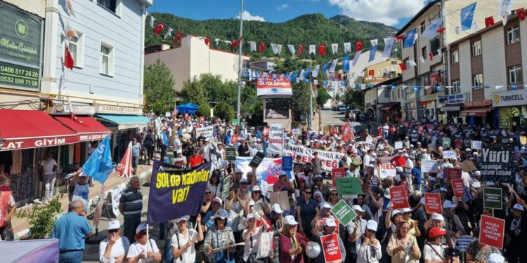 SOL Parti'den Şavşat'ta miting: 'Zam, zulüm, sefalet; işte AKP'