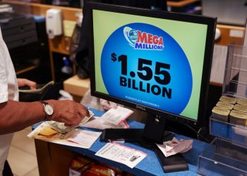 Sadece 2 dolarlık bilet aldı: ABD'de bir kişi loto oyunundan 1,58 milyar dolar kazandı