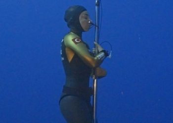 Serbest dalış: İnsanlar tek nefeste daha ne kadar derine inebilir?