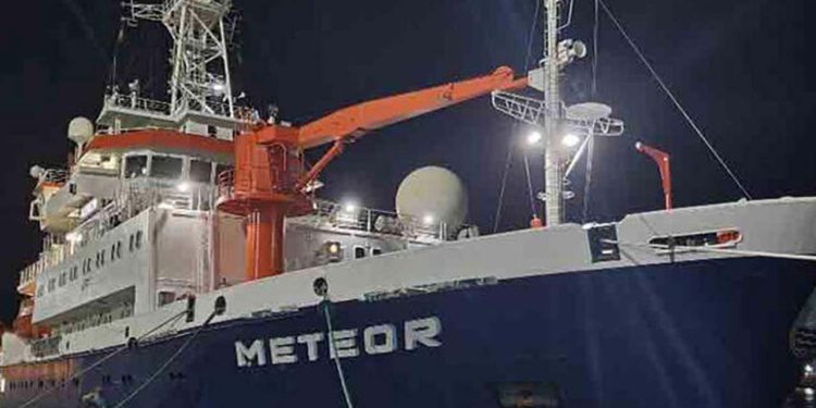 Sicilya Boğazı'nda üç yeni denizaltı volkanı bulundu: Çalışmalarda bir de batık keşfedildi