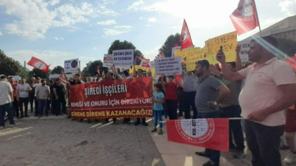 Şireci Tekstil işçileri sokağa çıktı: 'Hakkımızı alana kadar vazgeçmeyeceğiz'