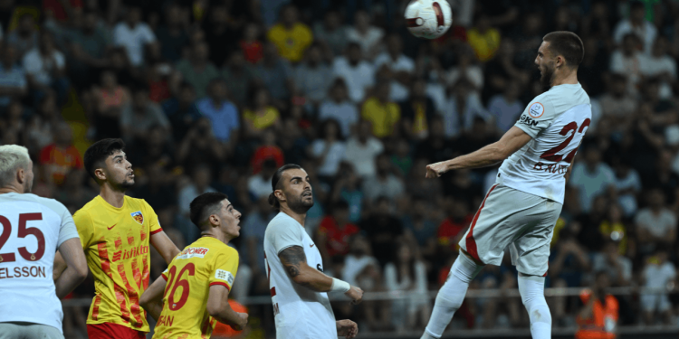 Son şampiyon ligin ilk maçında berabere kaldı