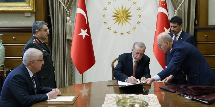 TSK’nın yeni komuta kademesi belli oldu: Genelkurmay Başkanlığı’na Orgeneral Metin Gürak atandı