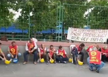 Tanzanya'daki Demiryolu inşaatında çalışırken işten çıkarılan işçiler İstanbul'da eylemde