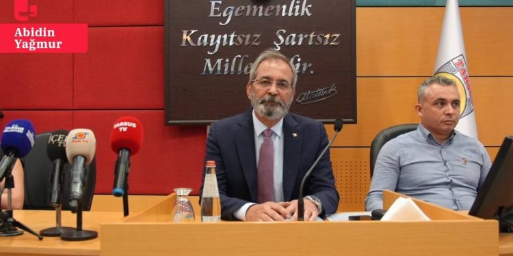 Tarsus Belediye Başkanı hedef gösterilen oyuna sahip çıktı: 'Devlet Tiyatroları tarafından senelerce sahnelendi'