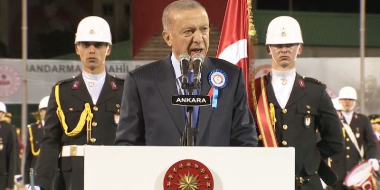 Tayyip Erdoğan: Türkiye’yi mülteci akınlarıyla sıkıştırma senaryolarını boşa çıkarıyoruz
