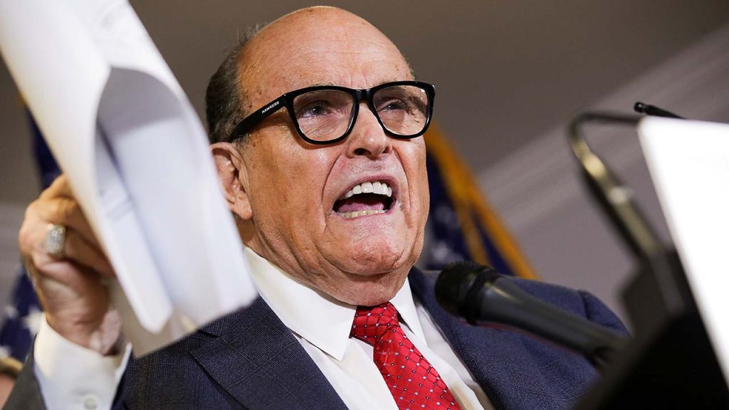 Trump'ın eski avukatı Giuliani 150 bin dolar kefaletle serbest kaldı