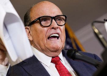 Trump'ın eski avukatı Giuliani 150 bin dolar kefaletle serbest kaldı