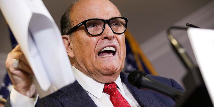 Trump'ın eski avukatı Giuliani 150 bin dolar kefaletle serbest kaldı