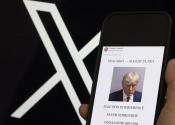 Trump'tan 2,5 yıl sonra ilk Twitter paylaşımı: Sabıka fotoğrafı