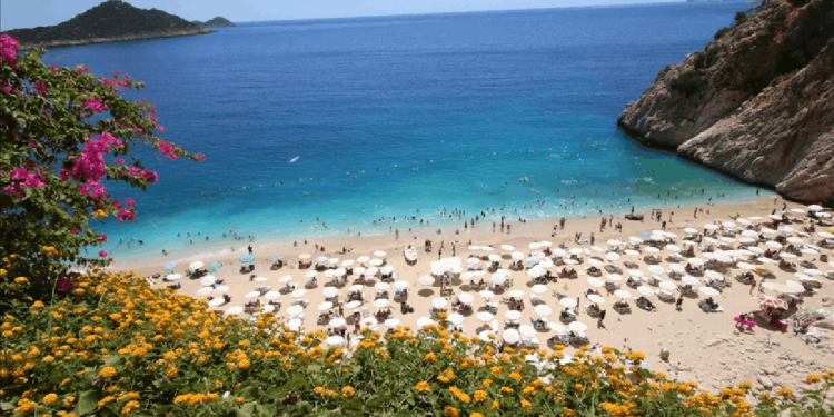 Turizmde rekor beklenirken... Otellerin kredi borç artışı katlandı!