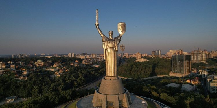 Ukrayna lideri Zelenskiy: Ukrayna'nın tüm bölgelerindeki askere alım yöneticileri kovulacak