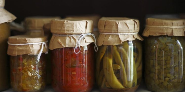 Uzmanlar uyardı: Kışlık konservede gıda zehirlenmesi riski var, kapaklara dikkat!