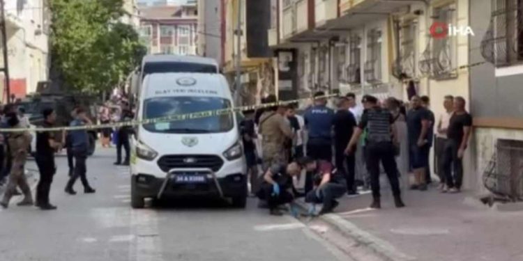 Vali daha 3 gün önce "suç oranı azaldı" demişti; Esenyurt'ta bugün silahlı-döner bıçaklı kavga: 3 yaralı