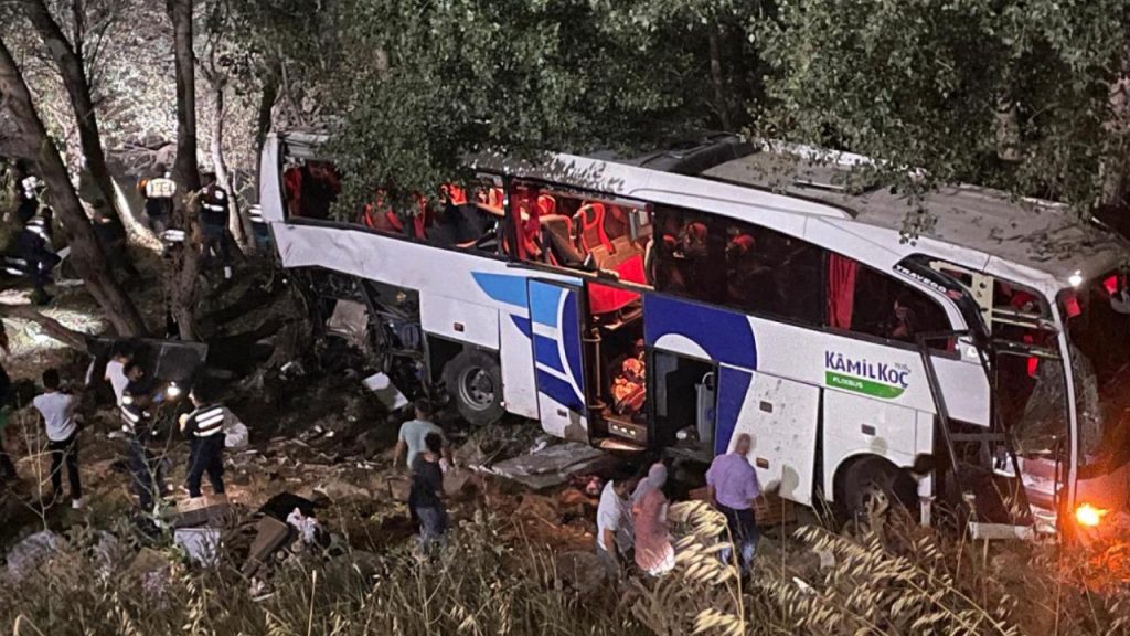 Yozgat'ta feci kaza! Yolcu otobüsü şarampole yuvarlandı: 12 ölü, 19 yaralı