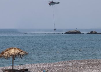 Yunanistan, Rodos'u yangın nedeniyle terk eden turistlere bir hafta ücretsiz tatil verecek