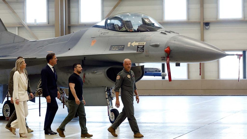 Zelenskiy Hollanda'da: Ana gündem F-16'lardı