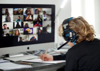 Zoom şirketi uzaktan çalışmadan hibrit çalışmaya geçti